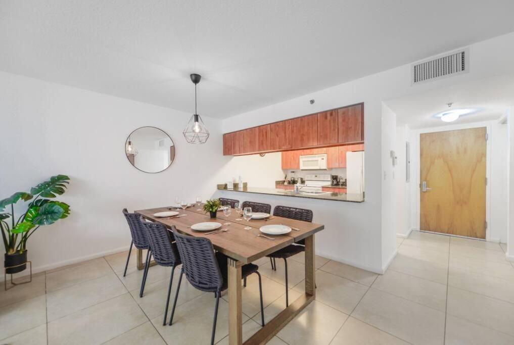 Amazing High-rise @brickell With Pool Apartment