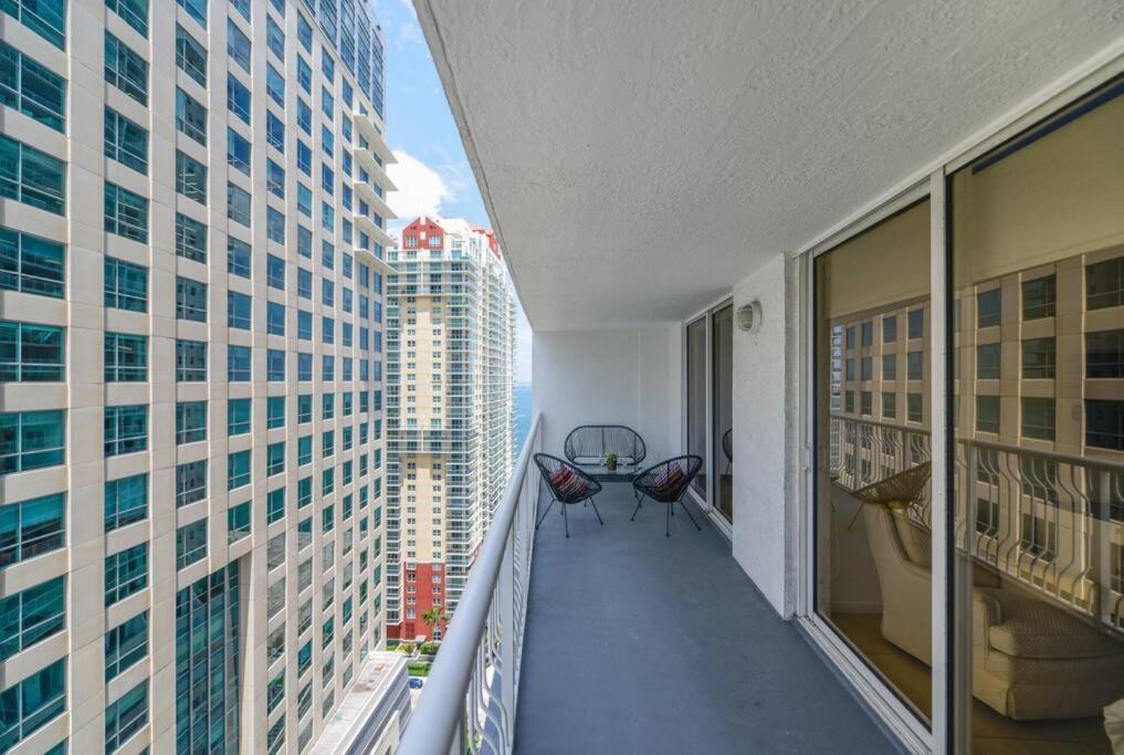 Amazing High-rise @brickell With Pool Apartment *