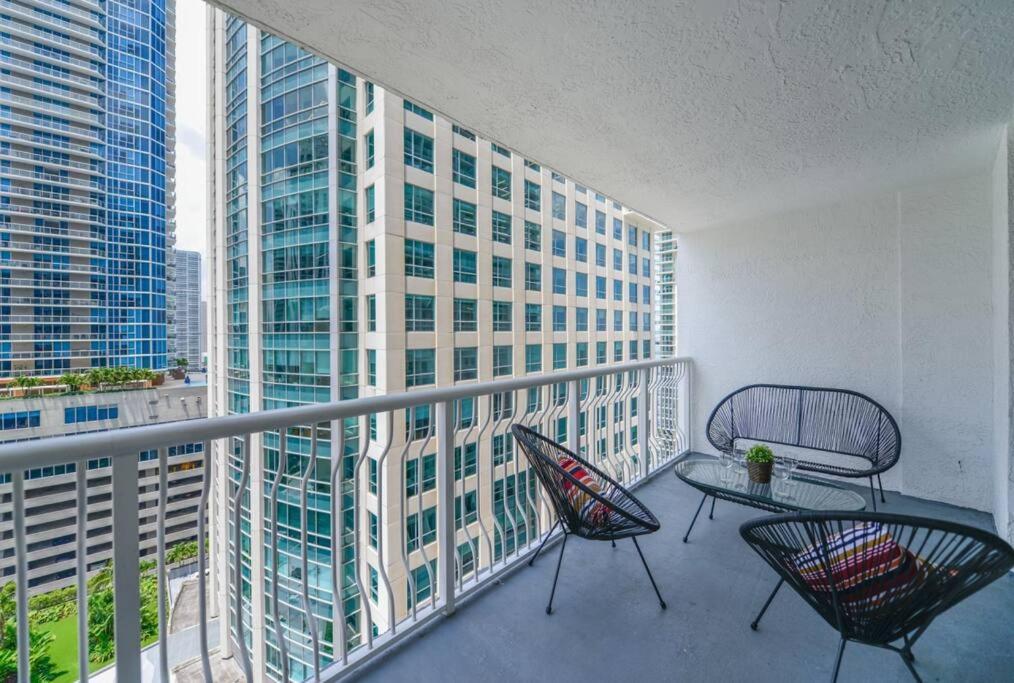 Amazing High-rise @brickell With Pool Apartment *