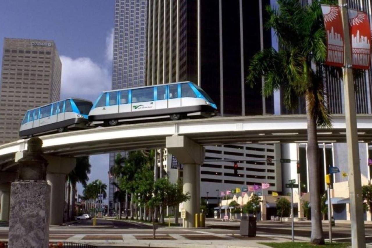 Amazing Located In Upscale-prime Location. Walking Distance To Restaurant Apartment Miami