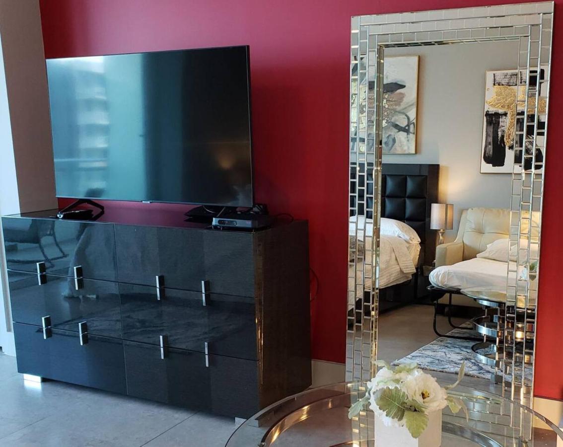 Apartment Amazing Located In Upscale-prime Location. Walking Distance To Restaurant *