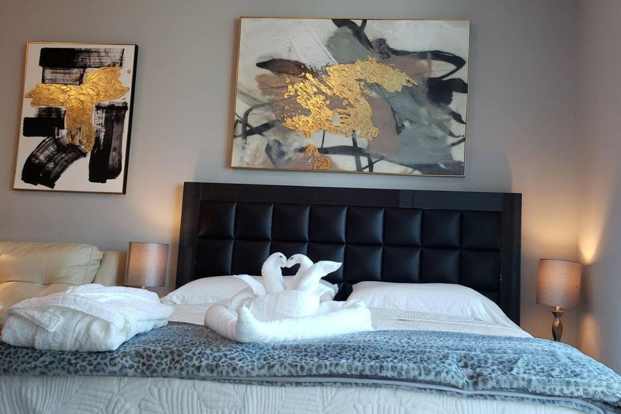 Apartment Amazing Located In Upscale-prime Location. Walking Distance To Restaurant *