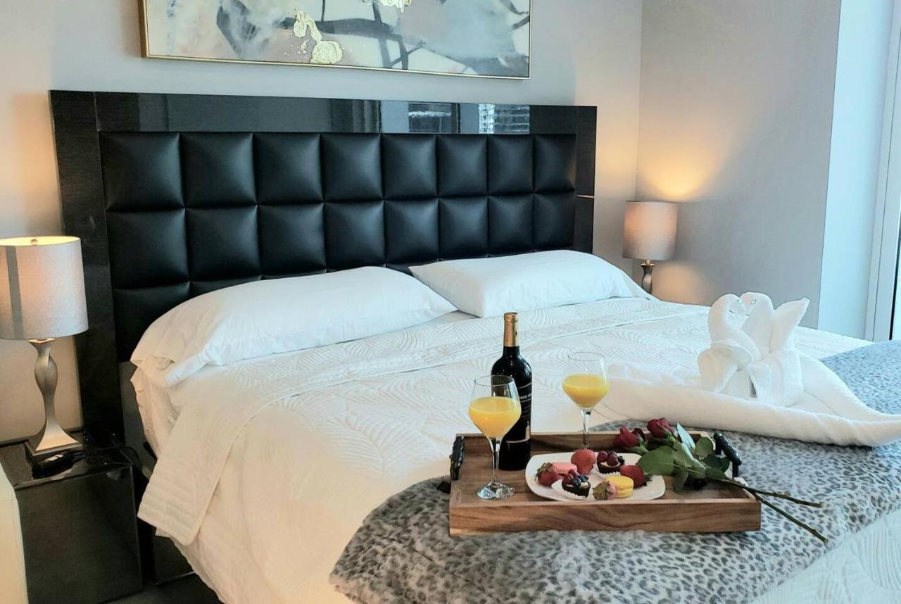 Amazing Located In Upscale-prime Location. Walking Distance To Restaurant Apartment *