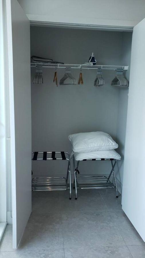 Apartment Amazing Located In Upscale-prime Location. Walking Distance To Restaurant