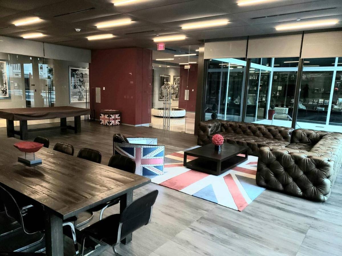 Apartment Amazing Located In Upscale-prime Location. Walking Distance To Restaurant *