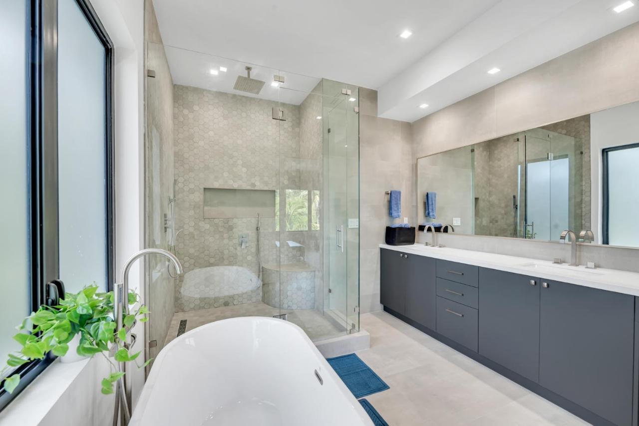 Holiday home In Coral Gables With Pool Jacuzzi Game Miami