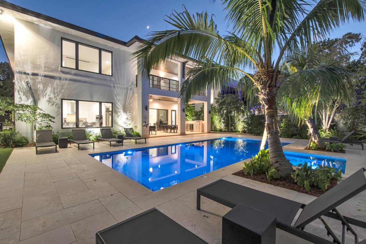 In Coral Gables With Pool Jacuzzi Game *