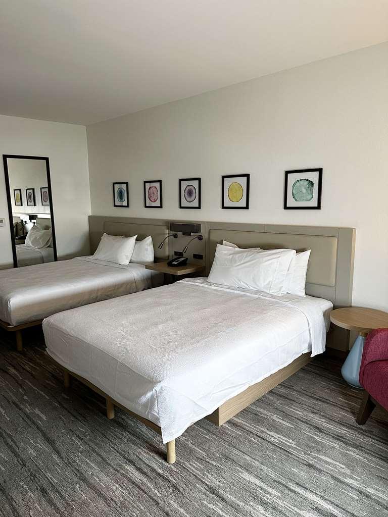 Hilton Garden Airport West Hotel