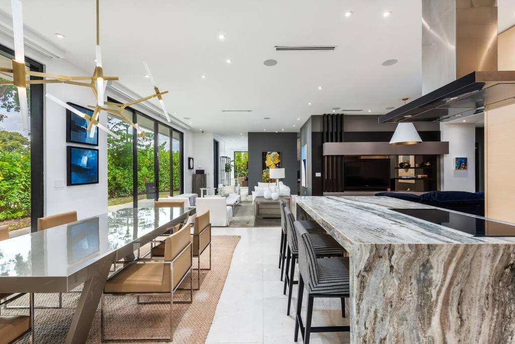 Holiday home In The Design District With Heated Pool Sleeps 10