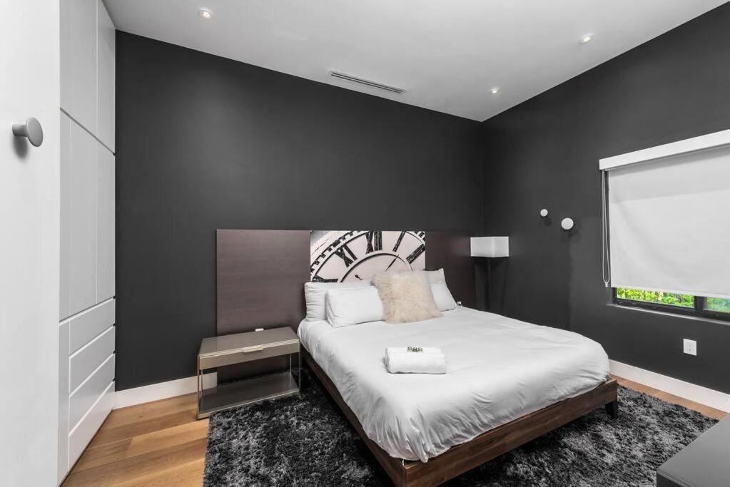 In The Design District With Heated Pool Sleeps 10 Holiday home