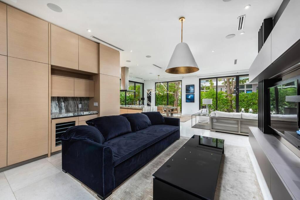 In The Design District With Heated Pool Sleeps 10