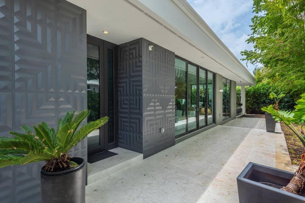 In The Design District With Heated Pool Sleeps 10 Holiday home Miami