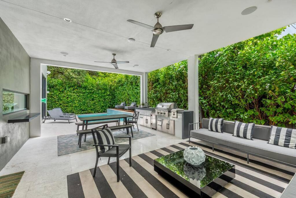 Holiday home In The Design District With Heated Pool Sleeps 10 *