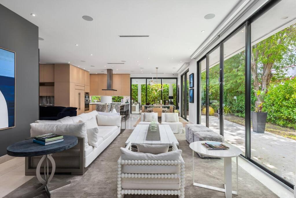 In The Design District With Heated Pool Sleeps 10