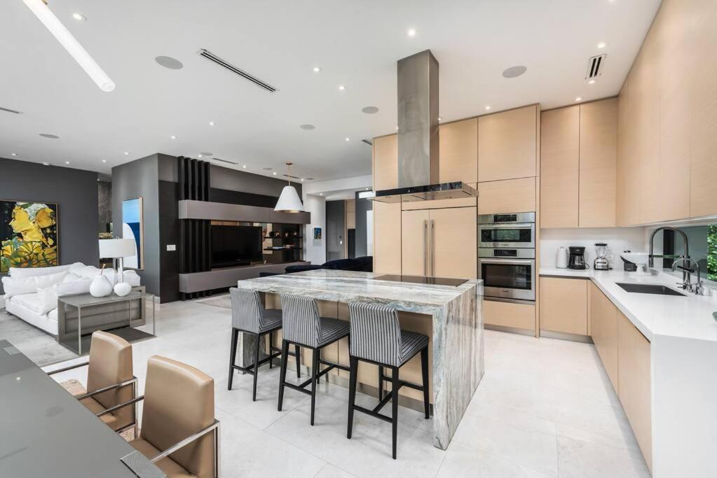 In The Design District With Heated Pool Sleeps 10 * Miami