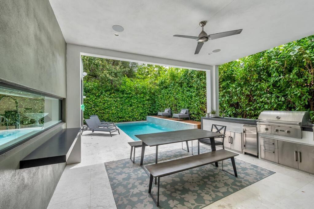 In The Design District With Heated Pool Sleeps 10 *