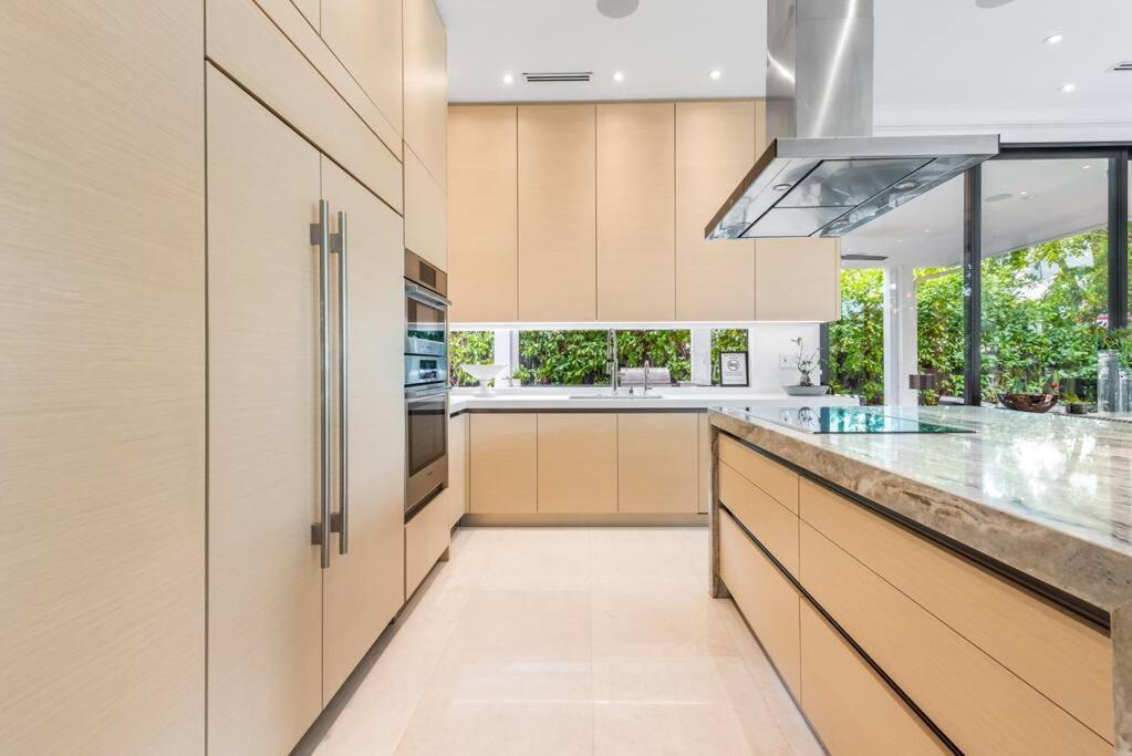 In The Design District With Heated Pool Sleeps 10 * Miami