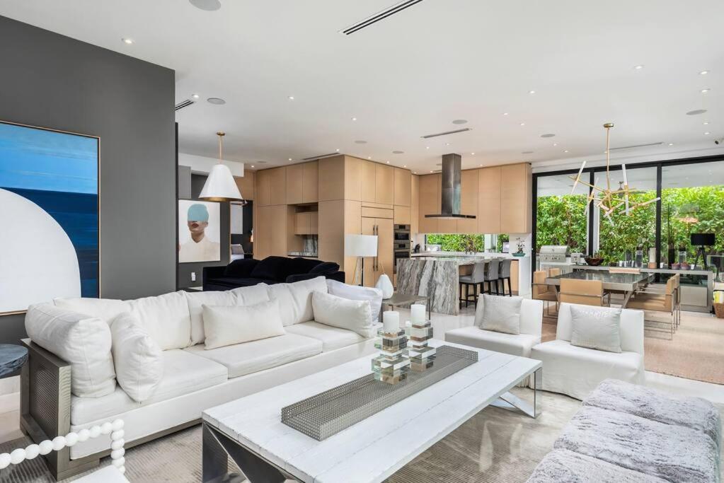 In The Design District With Heated Pool Sleeps 10 *