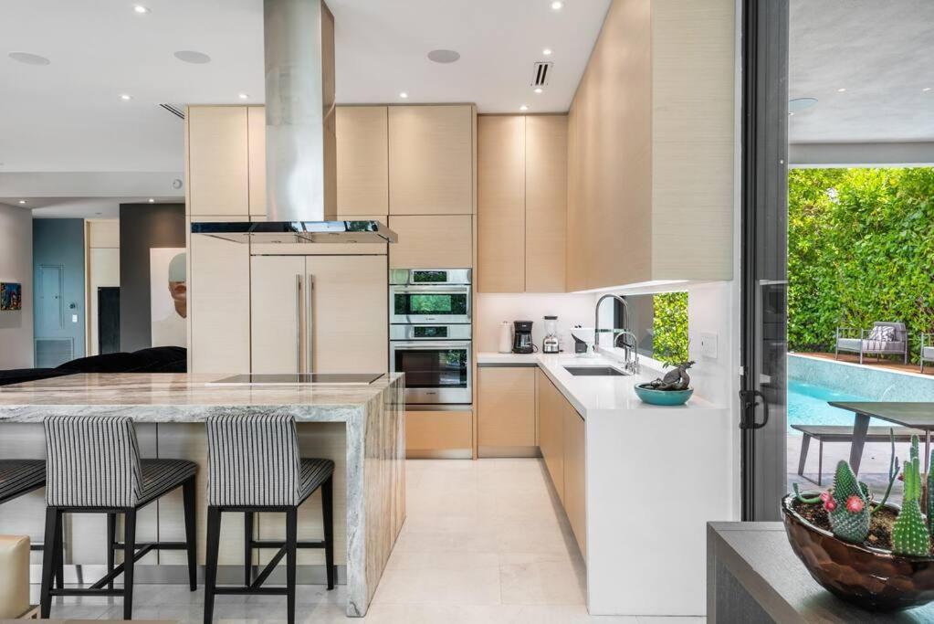 Holiday home In The Design District With Heated Pool Sleeps 10 Miami