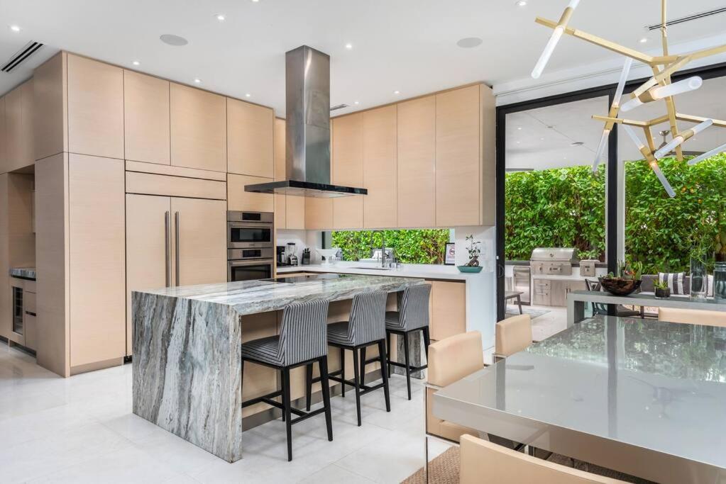 In The Design District With Heated Pool Sleeps 10 Holiday home Miami