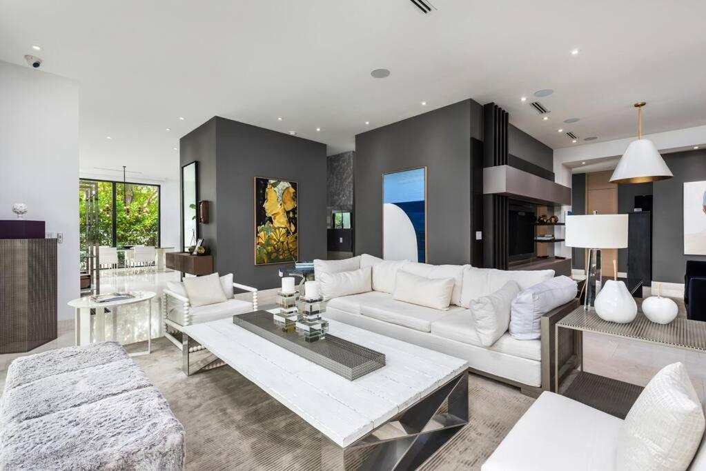 In The Design District With Heated Pool Sleeps 10 Holiday home *