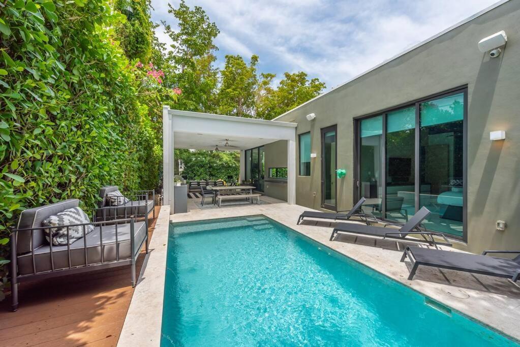 In The Design District With Heated Pool Sleeps 10 Miami