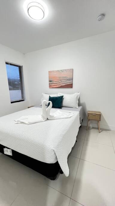 Apartment Stanza Miami: Design District With Workstation & Laundry *