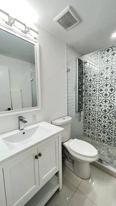 Apartment Stanza Miami: Design District With Workstation & Laundry *