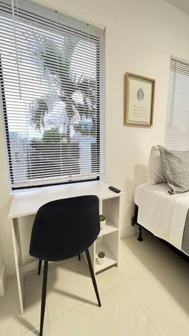 Stanza Miami: Design District With Workstation & Laundry