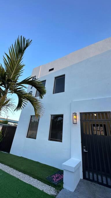 Apartment Stanza Miami: Design District With Workstation & Laundry