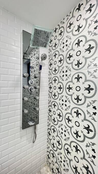 Stanza Miami: Design District With Workstation & Laundry Apartment *