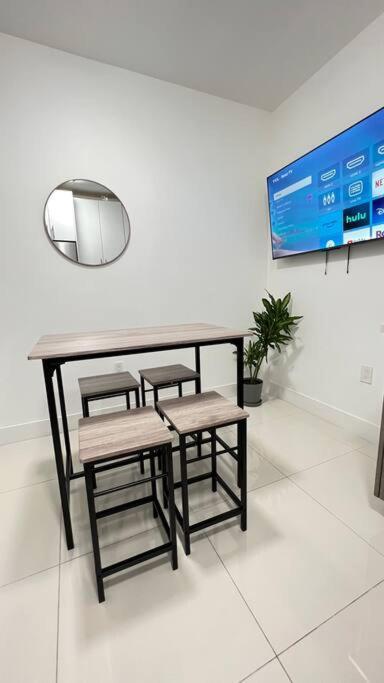 Stanza Miami: Design District With Workstation & Laundry * Miami