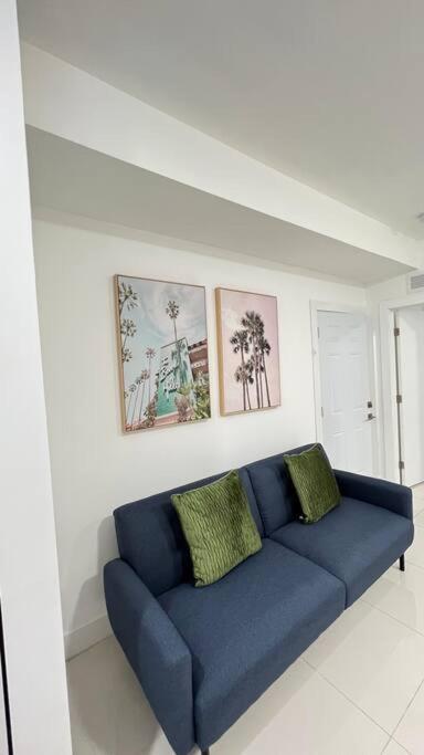 Stanza Miami: Design District With Workstation & Laundry Apartment