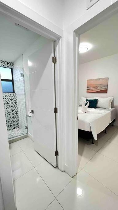 Stanza Miami: Design District With Workstation & Laundry Apartment