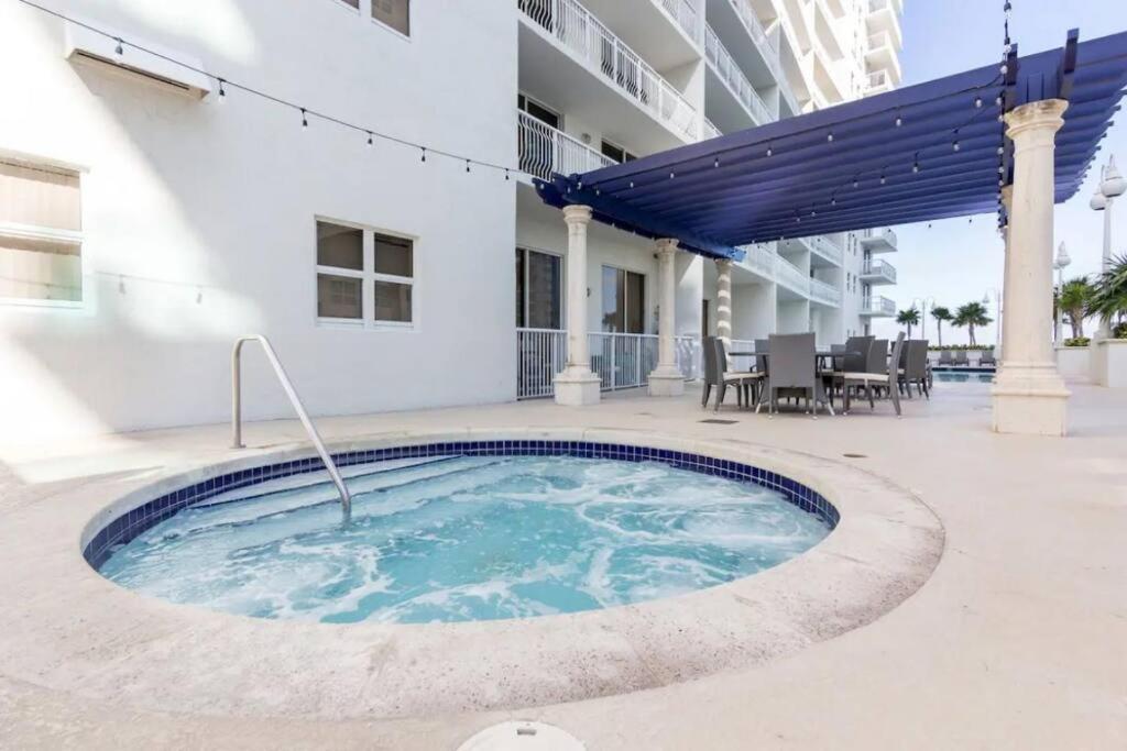 Apartment Glam Studio: Sleeps 4 X Pool X Gym X Parking