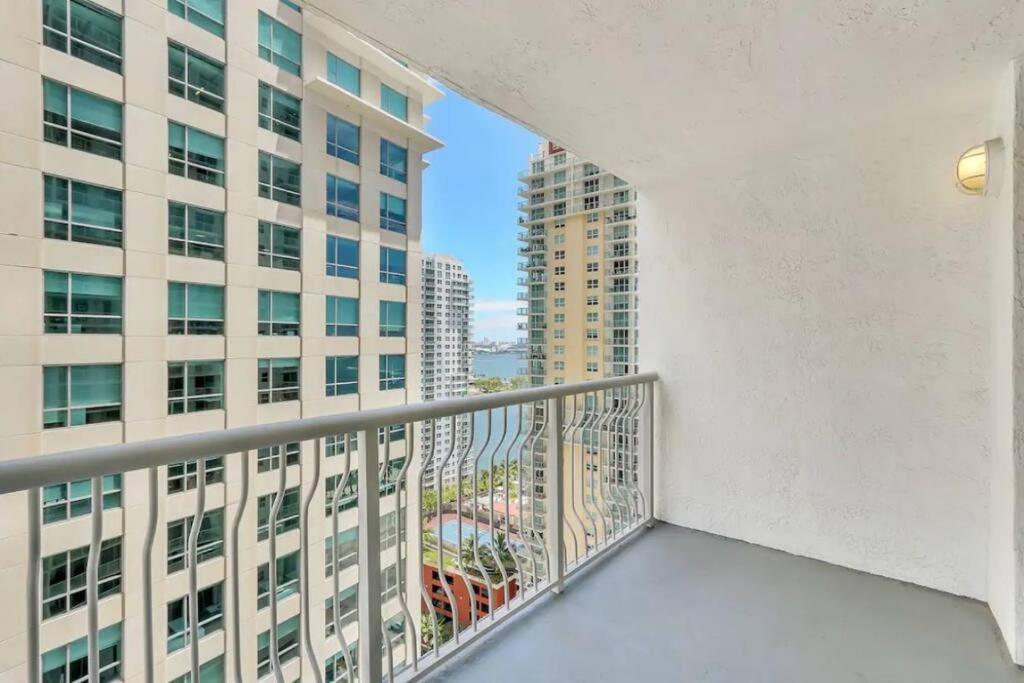 Apartment Glam Studio: Sleeps 4 X Pool X Gym X Parking *