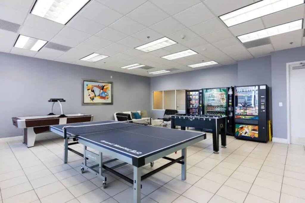 Apartment Glam Studio: Sleeps 4 X Pool X Gym X Parking *