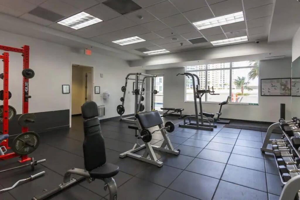 Glam Studio: Sleeps 4 X Pool X Gym X Parking Apartment *