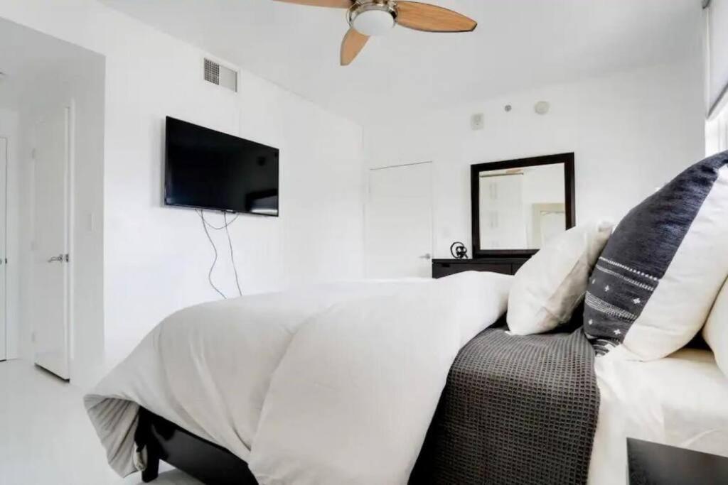 Apartment Chic Penthouse: 3br X Pool X Gym X 2 Parking Spots Miami