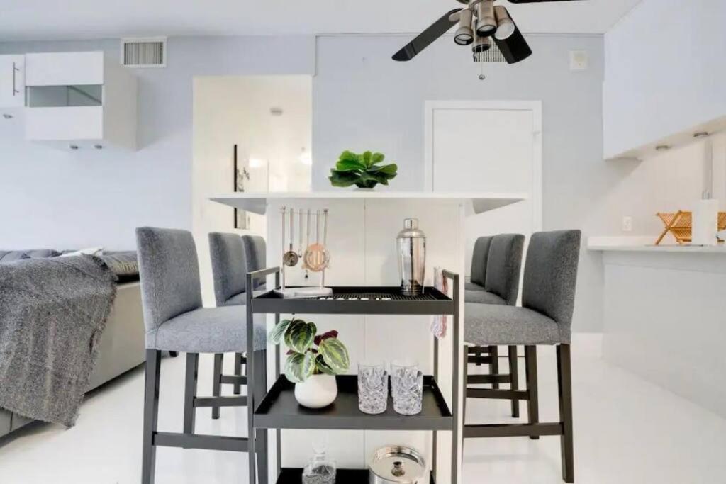 Chic Penthouse: 3br X Pool X Gym X 2 Parking Spots * Miami