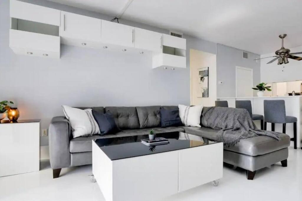 Apartamento Chic Penthouse: 3br X Pool X Gym X 2 Parking Spots Miami