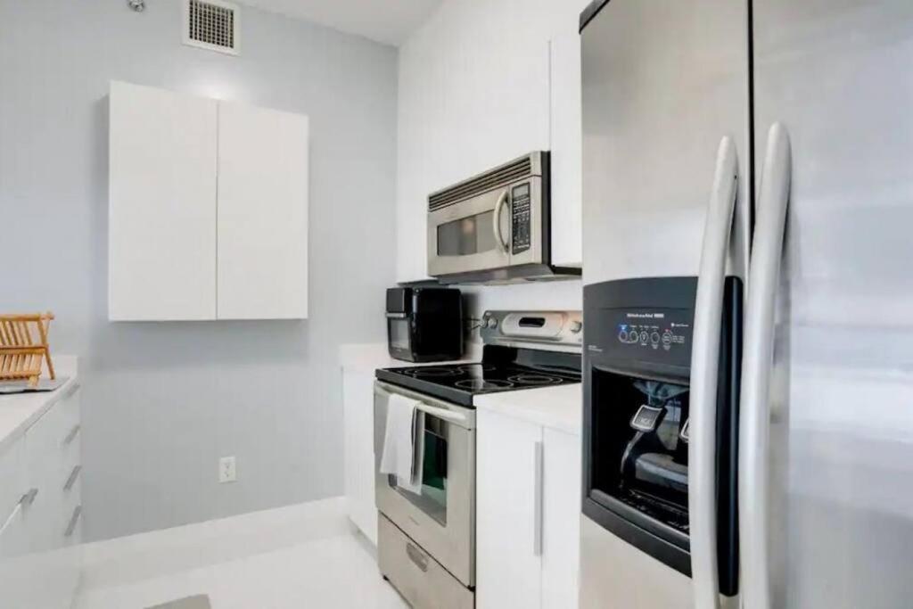 Chic Penthouse: 3br X Pool X Gym X 2 Parking Spots * Miami