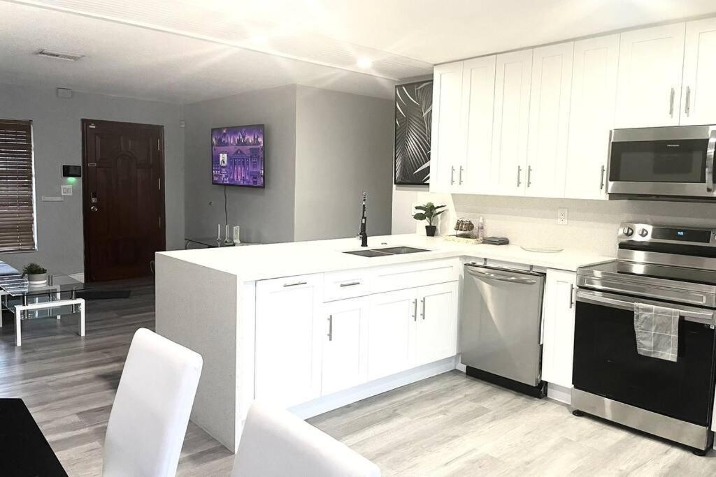 Super Close Beach, Airport, Port, Downtown, Wynwood * Miami