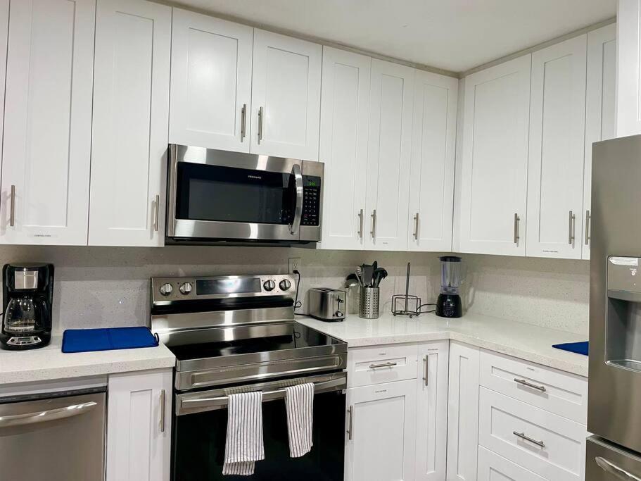 Super Close Beach, Airport, Port, Downtown, Wynwood * Miami