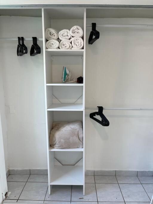 Cozy And Super Location 2 Br Holiday home Miami