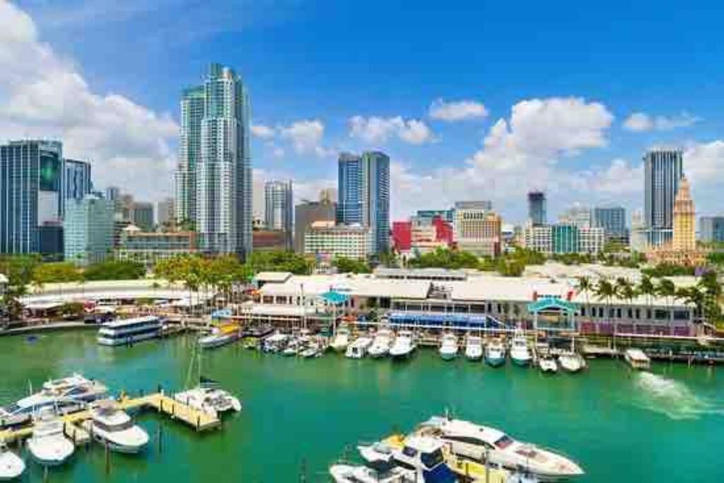 Great Location Downtown/airport/south Holiday home