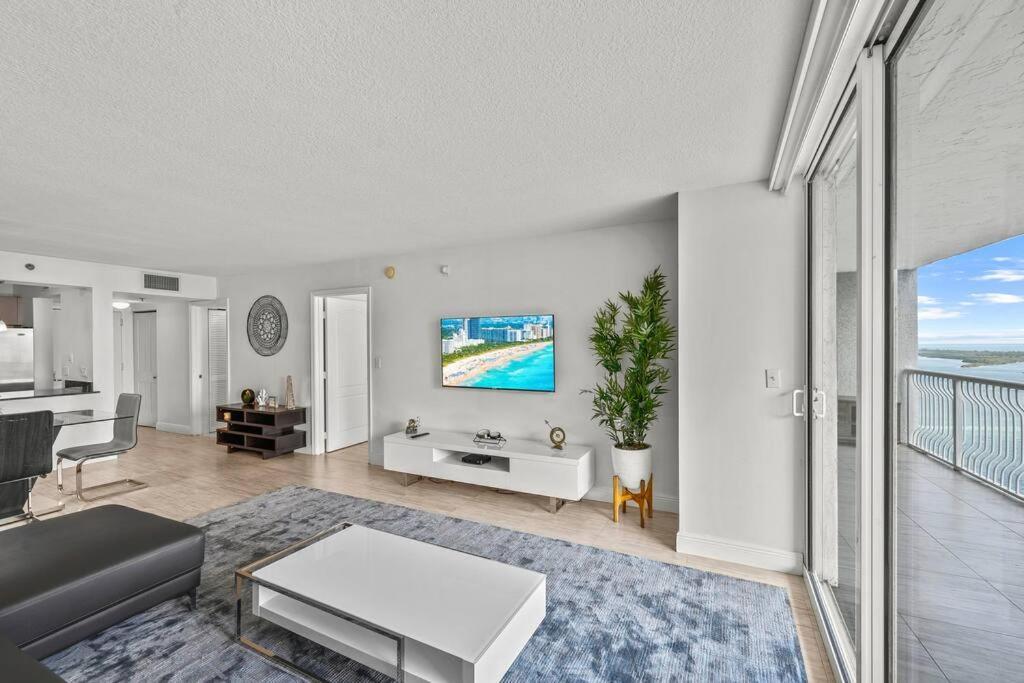 Unit With Ocean & View Club At Brickell Bay Apartment *