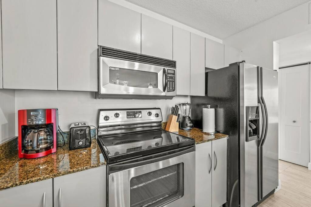 Unit With Ocean & View Club At Brickell Bay Miami