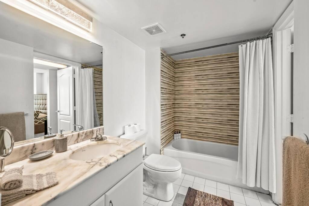 Unit With Ocean & View Club At Brickell Bay