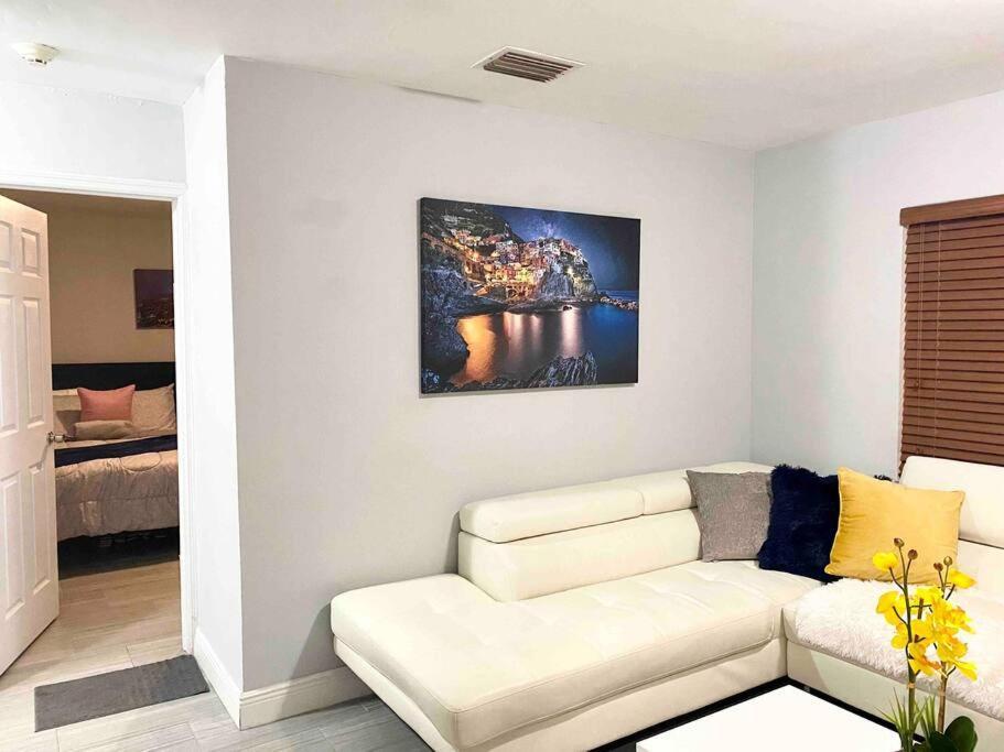 Great Location Downtown/airport/south Holiday home
